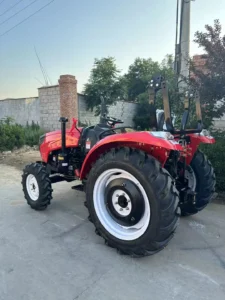 70hp-704-4wd-tractor-compacto-vista-02