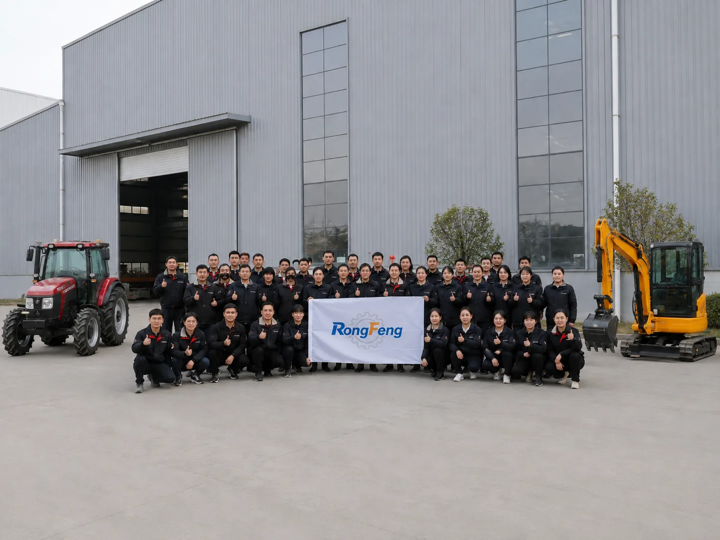Equipo de fábrica trabajando en una planta de fabricación industrial
