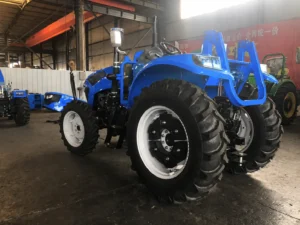Tractor agrícola con ruedas Blue de 140 HP, modelo 1404, con tracción a las cuatro ruedas (4WD), vista trasera de tres cuartos